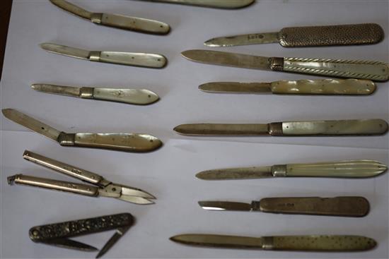 A collection of twenty four assorted 19th century and later silver pocket or fruit knives and a pair of scissors.